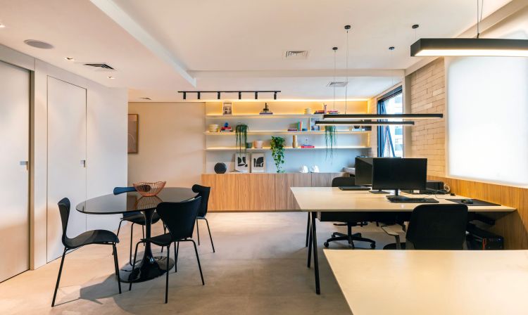 Projeto de arquitetura corporativa para escritório de arquitetura no Jardim Paulista, São Paulo, pelo escritório de arquitetura MWARQ, liderado pela arquiteta Marcela.