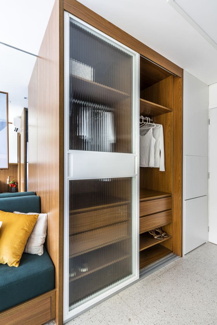 Projeto de arquitetura para reforma de apartamento studio decorado na Liberade, São Paulo, pelo escritório de arquitetura MWARQ, liderado pela arquiteta Marcela Wandenkolk.