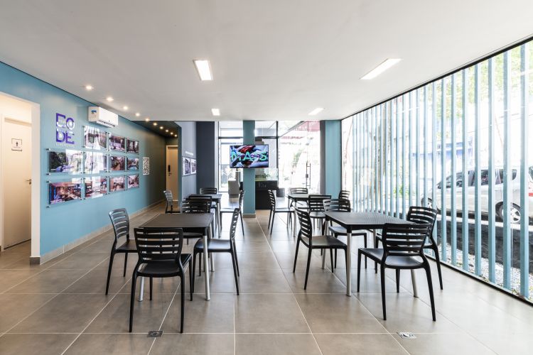 Projeto de arquitetura para stand de vendas do Empreendimento Your Code Liberdade, São Paulo, pelo escritório de arquitetura MWARQ, liderado pela arquiteta Marcela.