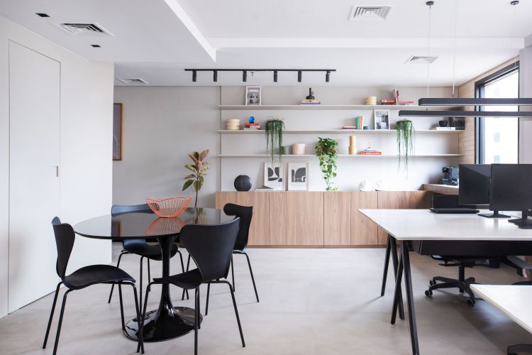 Projeto de arquitetura corporativa para escritório de arquitetura no Jardim Paulista, São Paulo, pelo escritório de arquitetura MWARQ, liderado pela arquiteta Marcela.