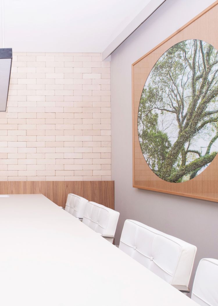 Projeto de arquitetura corporativa para escritório de arquitetura no Jardim Paulista, São Paulo, pelo escritório de arquitetura MWARQ, liderado pela arquiteta Marcela.